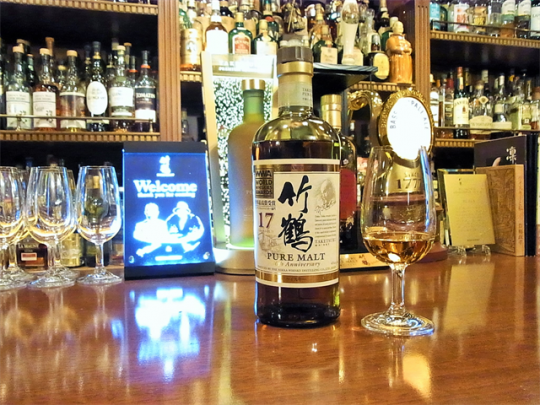 金子さんのお店では、飲み方ごとのおいしさがより引き立つグラスを使用するというこだわりも