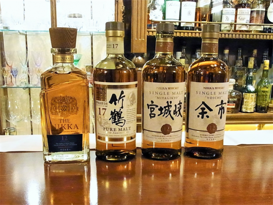 左から、「THE NIKKA 12年」「竹鶴17年ピュアモルト」「シングルモルト宮城峡12年」「シングルモルト余市12年」