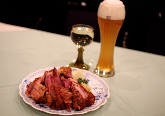 ドイツビールやドイツワインにピッタリのシュバイネハクセとは?