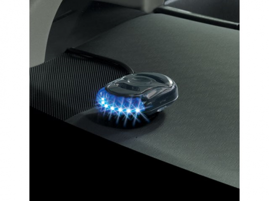 7つのブルーLEDが不審者を威嚇!