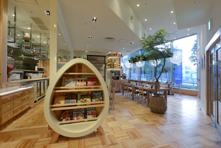 卵をイメージした雑貨で統一した愛らしい店内