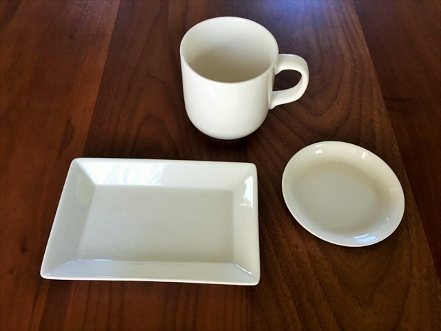 100均で無地の食器3種類を購入