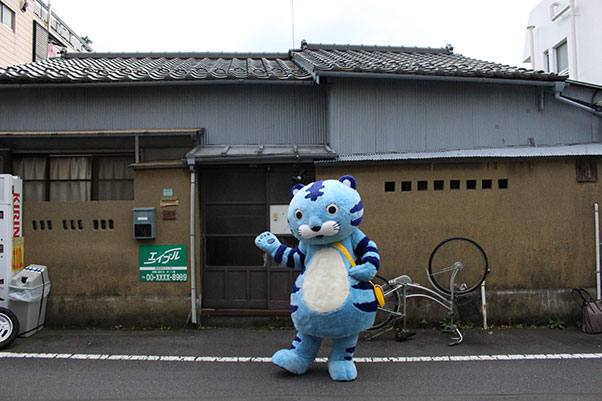 ①到着