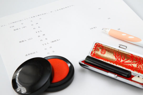 連帯保証人不要の物件もあるが、契約費用が高くなることも……